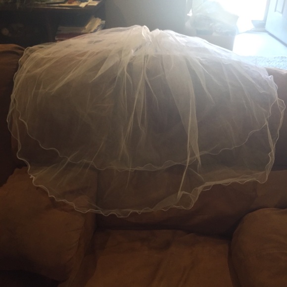 David’s Bridal Wedding Dress W Bustle - Picture 8 of 8